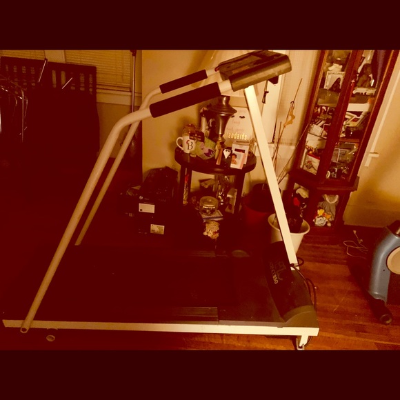 Treadmill - Picture 2 of 4
